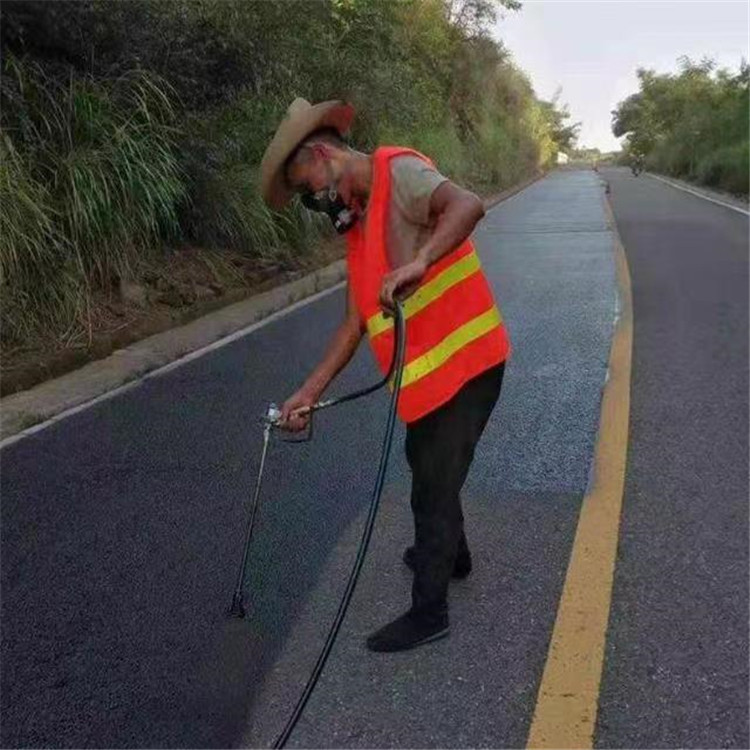 吉安 彩色防滑路面的底涂是保障路面附着力