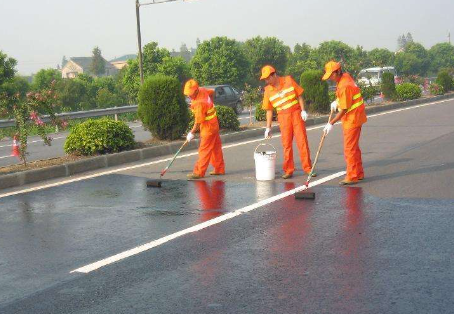 吉安 彩色路面喷漆维修改色的使用寿命有多长？